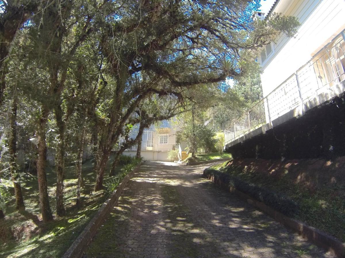 Casa 4 Quartos Em Condominio E Internet Excelente * Campos do Jordão