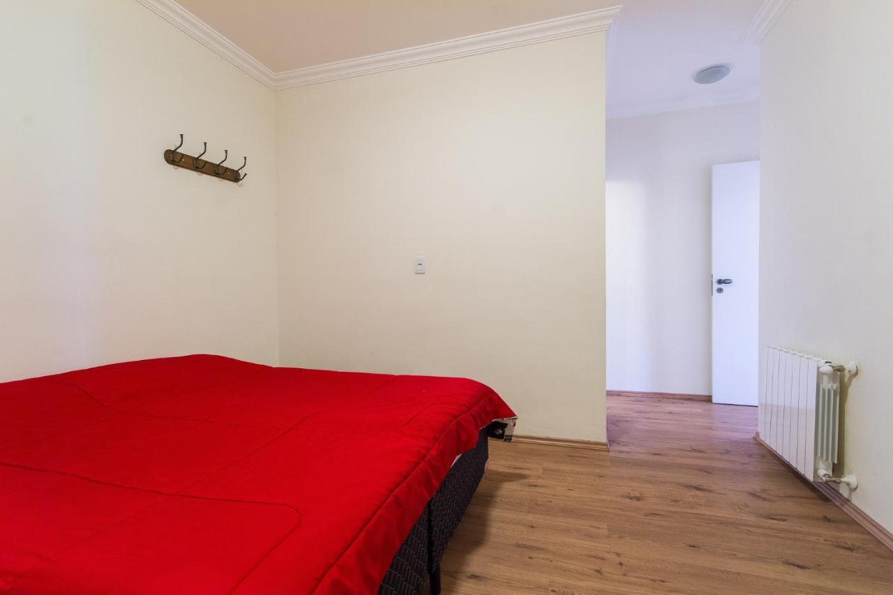 Casa 4 Quartos Em Condominio E Internet Excelente *